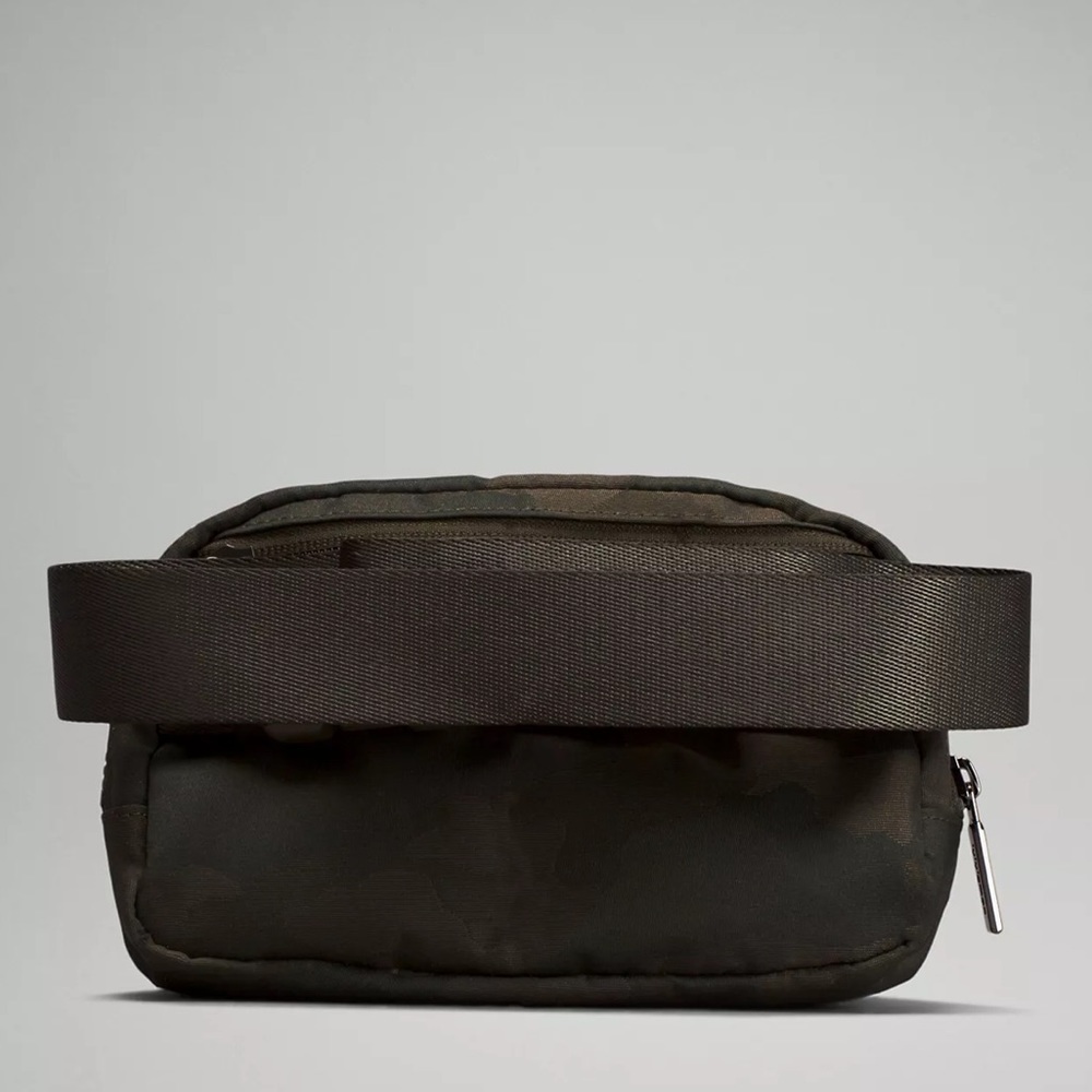 Lululemon Everywhere Belt Bag Camo Crossbody Sling Bag Nwt - Picture 3 of 6